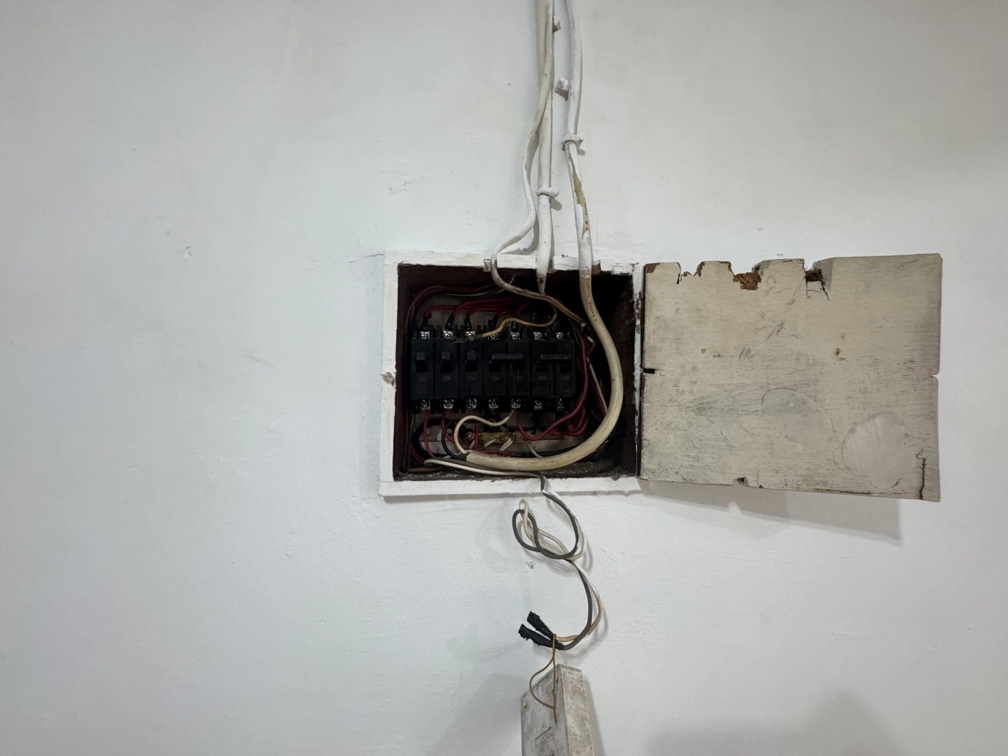 老屋舊電箱與配電系統